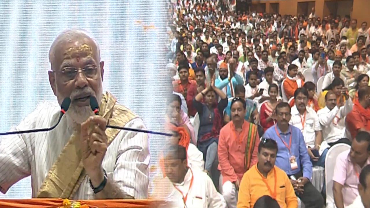 Chemistry defeated arithmetic in 2019 polls: PM Modi in Varanasi | Oneindia News