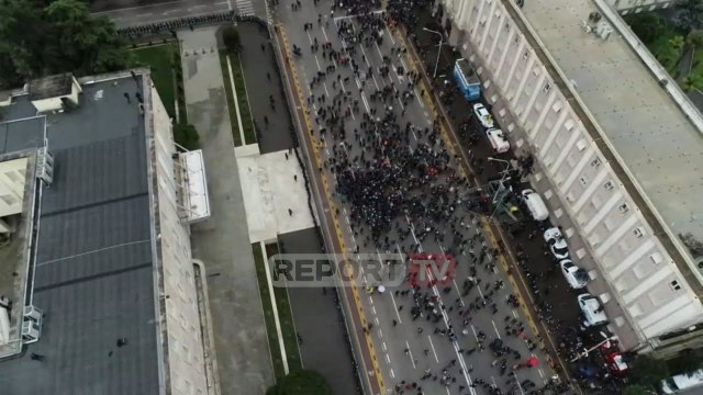 Report TV - Pamjet me DRON nga protesta e opozitës para Kryeministrisë