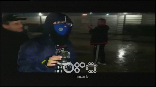 RTV Ora - Shikoni videon / Jo vetëm gaz lotsjellës, por dhe ujë drejt protestuesve