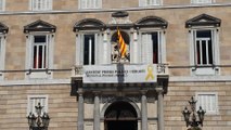 Torra vuelve a colgar el lazo amarillo en la Generalitat