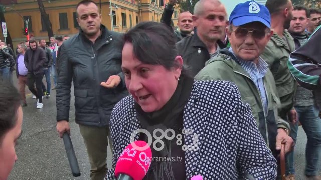 RTV Ora - Po na i fut këmbët në një këpucë , ja pse qytetarët kërkojnë largimin e Ramës