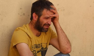 Oğlunun cenazesini teslim alan baba gözyaşlarına boğuldu 