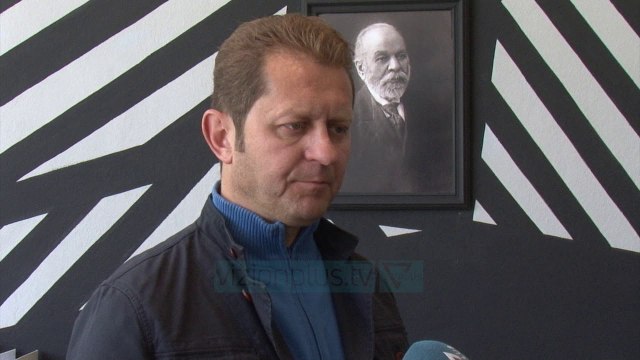 Piktorët akuza drejtorit: Ktheu institucionin në monopol - News, Lajme - Vizion Plus