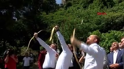 Bilal Erdoğan ok attıktan sonra sordu: Kimse yok değil mi aşağıda?