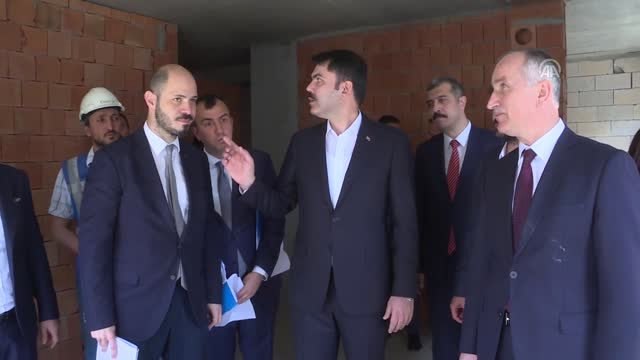 Bakan Kurum, kentsel dönüşüm alanında incelemelerde bulundu (1)