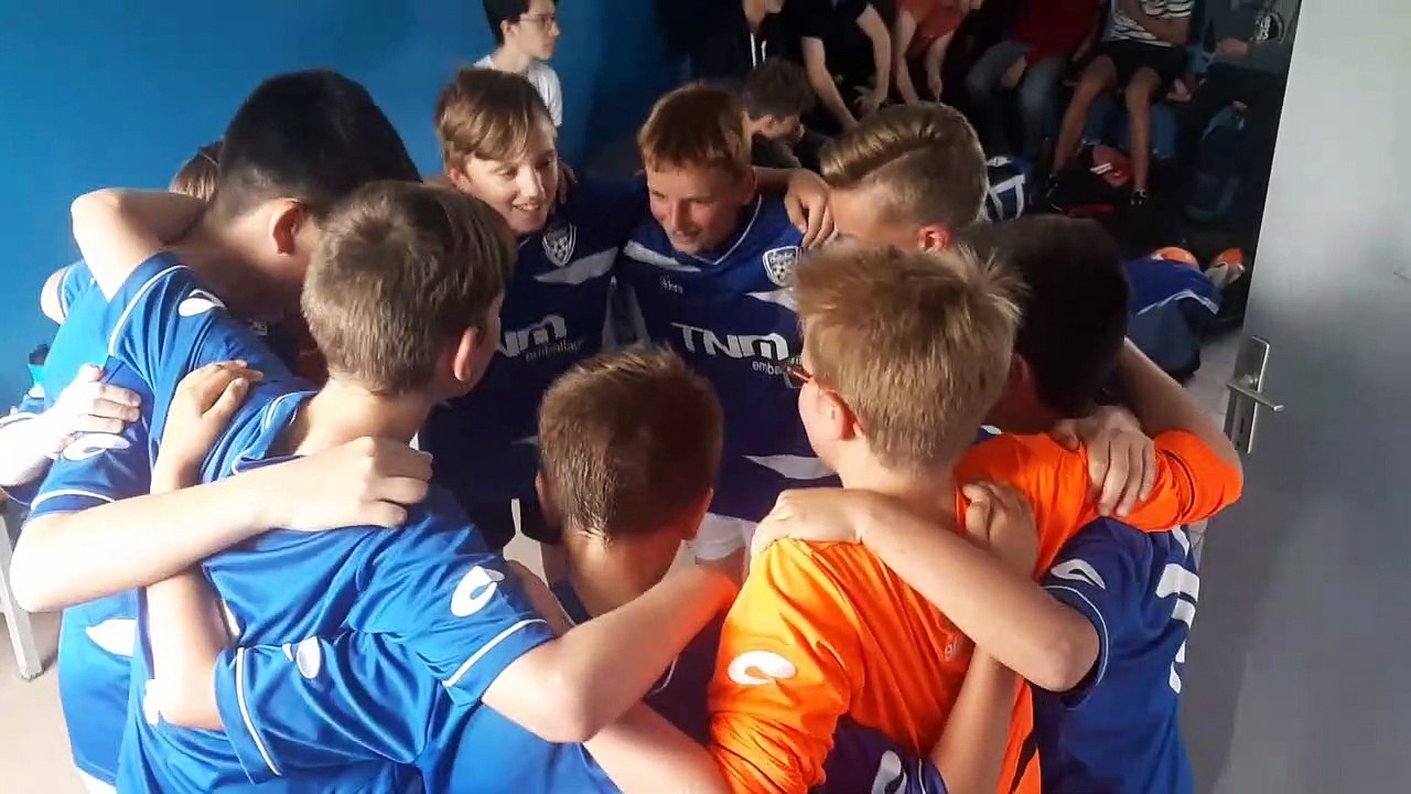 Joie d'après match de nos U13 B pour leur dernier match de la saison !