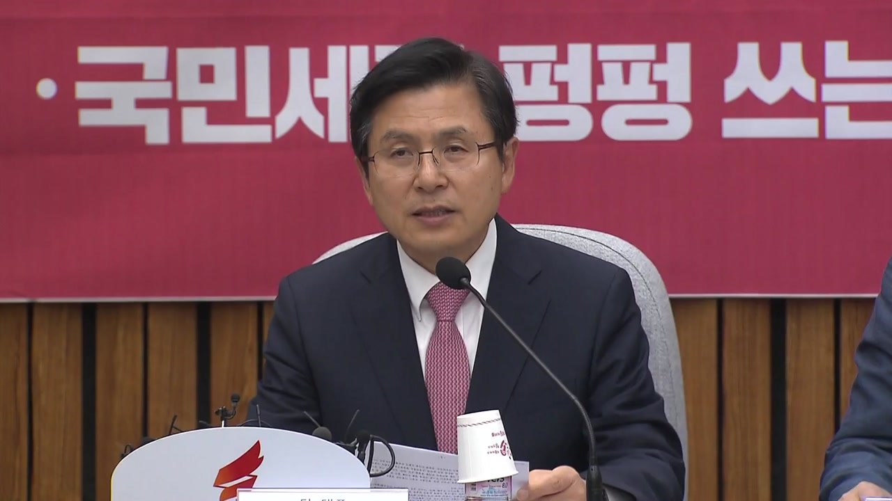 "후배 외교관 경력 망가뜨려"...'강효상 파문'에 한국당도 '출구' 고심 / YTN