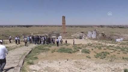 Bakan Ersoy, Harran ve Balıklıgöl'de incelemelerde bulundu