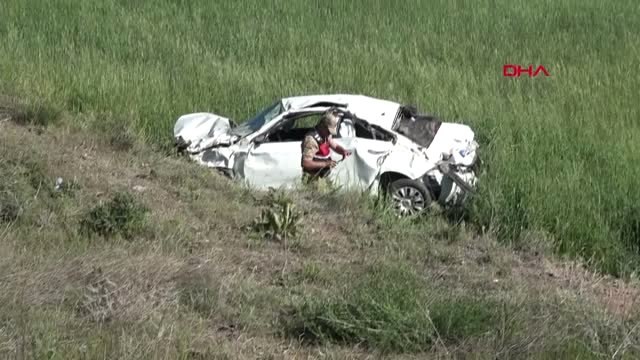 SİVAS Hurdaya dönen araçtan yaralı kurtuldular