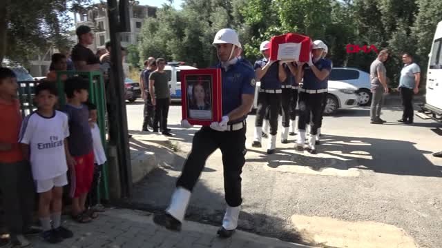 MERSİN Öldürülen polis memuru Merve Ünal, Mersin'de toprağa verildi