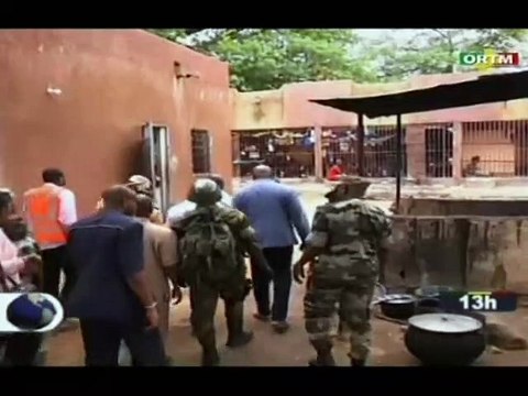 Visite surprise du Ministre de la Justice des Droits de l’Homme, Garde des Sceaux, Malick Coulibaly à la prison de Kangaba