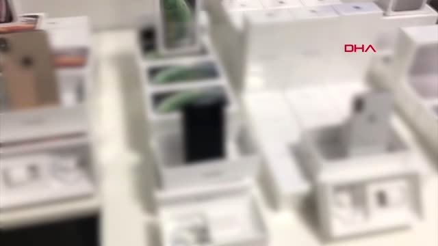 İSTANBUL- İSTANBUL HAVALİMANI'NDA 9 MİLYON LİRALIK CEP TELEFONU VE AKSESUARI ELE GEÇİRİLDİ