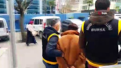 Kızını bıçaklayıp, başında sigara içmiş