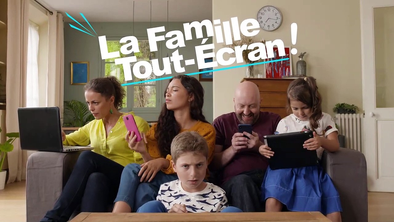 « LA FAMILLE TOUT-ÉCRAN » : Les vrais jouets, c’est mieux !