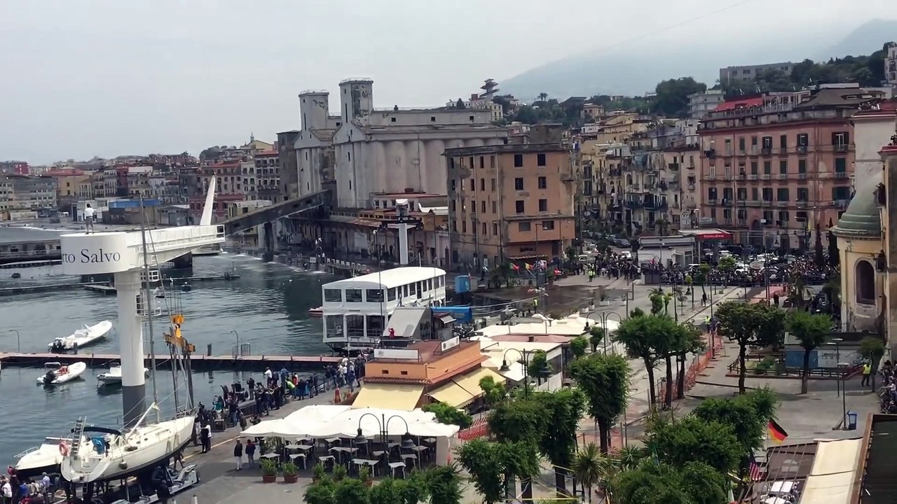 Lancement d'un navire porte-hélicoptères en Italie !