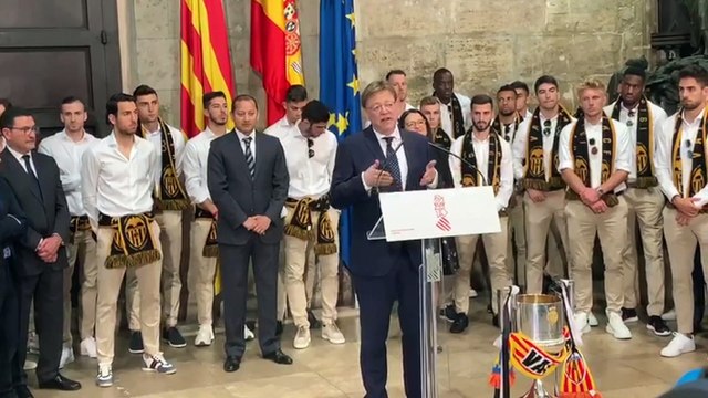 Ximo Puig cita a Kempes y Nombra al Valencia CF Embajador de la Comunidad