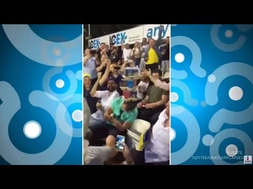 Se burlan de un hombre que se durmió en el estadio | Qué Importa
