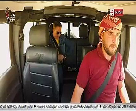 الفنان محمد رياض ينفذ أوامر برنامج هانى فى الألغام تجنباً لانقلاب السيارة