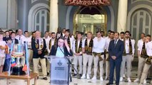 Mónica Oltra se dirige al equipo en el Ayuntamiento en las celebraciones de la Copa