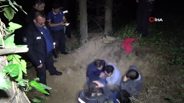 Ölü taklidi yapmadan önce kıraathanede plan yapmışlar