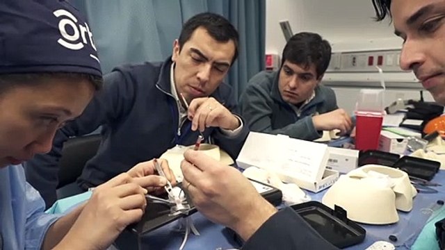 Un avión hospital para capacitar a oftalmólogos y tratar enfermedades de ojos