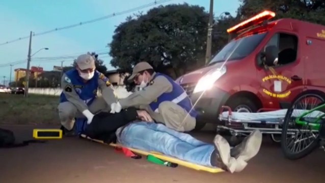 Carro e moto se envolvem em colisão na Avenida Piquiri