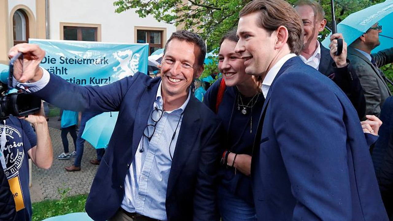 Blasmusik und Bier: Sebastian Kurz feiert nach Abwahl Mistrauensparty