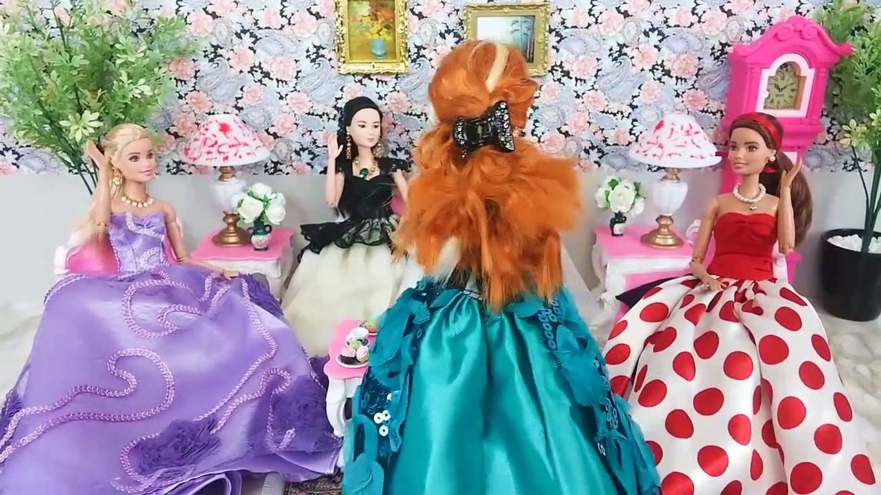 Queen Elsa Anna Barbie Tea Party New Sofa setバービー お茶会Barbie Festa do Chá,búp bê barbie tiệc trà | Karla D.