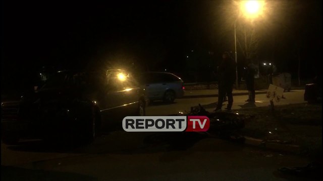 Korçë/ 'Benz-i' përplas keq motorin, një i plagosur në gjendje kritike për jetën