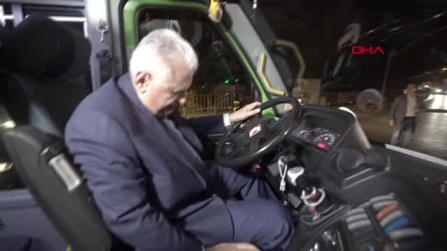 İSTANBUL- BİNALİ YILDIRIM TUZLA'DA MİNİBÜS ESNAFI İLE SAHUR YAPTI