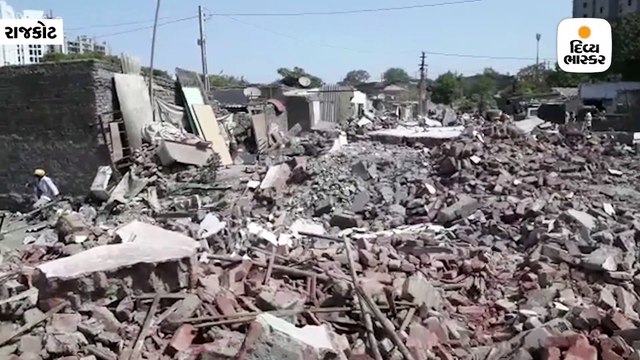 રાજકોટમાં સતત બીજા દિવસે ગેરકાયદેસર 24 મકાન પર બૂલડોઝર ફરી વળ્યું