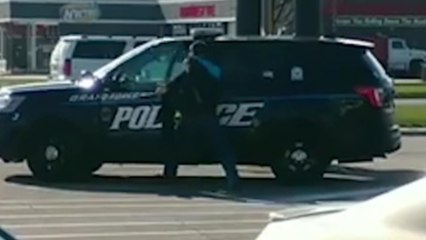 Un détenu vole une voiture de police pour s'enfuir