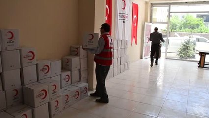 Türk Kızılay'dan ihtiyaç sahipleri ve öğrencilere yardım
