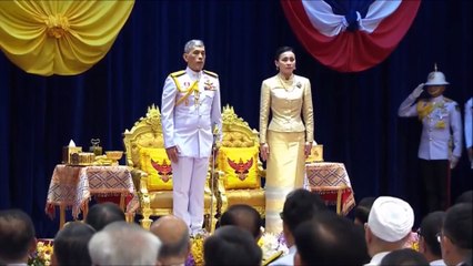 ในหลวง – สมเด็จพระนางเจ้าสุทิดาฯ พระบรมราชินี เสด็จทรงเปิดประชุมรัฐสภา ครั้งแรกในรัชกาลปัจจุบัน