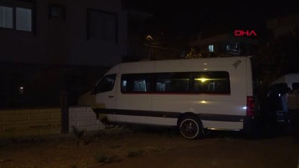 ANTALYA SERVİS MİNİBÜSLERİ ÇARPIŞTI 2 YARALI