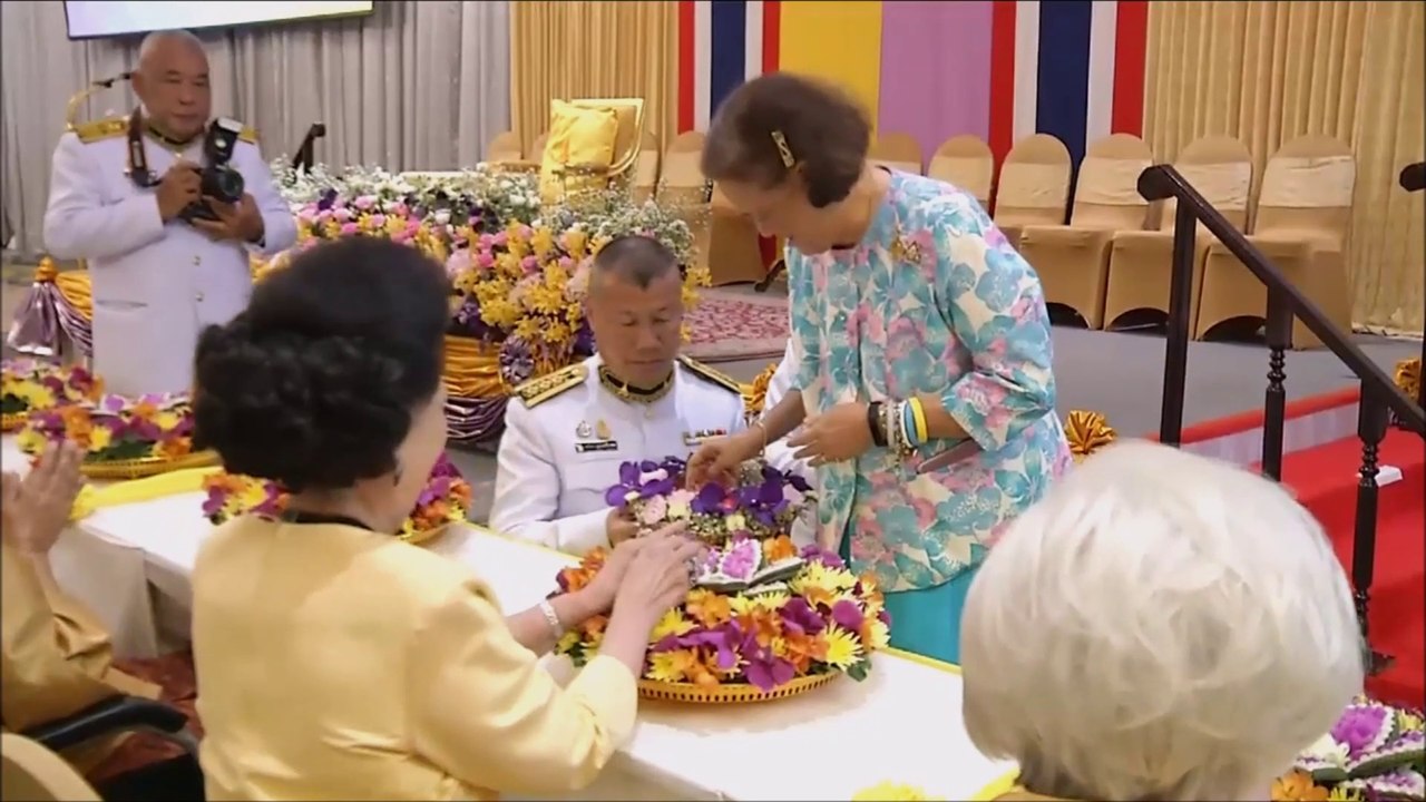 วิจารณ์การสนั่น! กรมพระเทพฯ ใส่เสื้อลายดอกไม่เหมาะสม ไปร่วมงานโรงเรียนจิตรลดา ไหว้อาจารย์ที่เคยทรงสอน