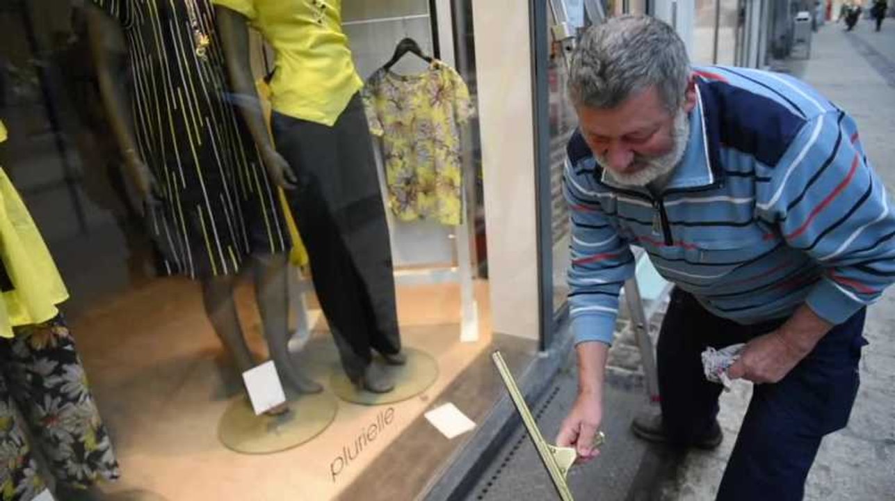 Liège : rencontre avec les trois plus anciens laveurs de vitrines