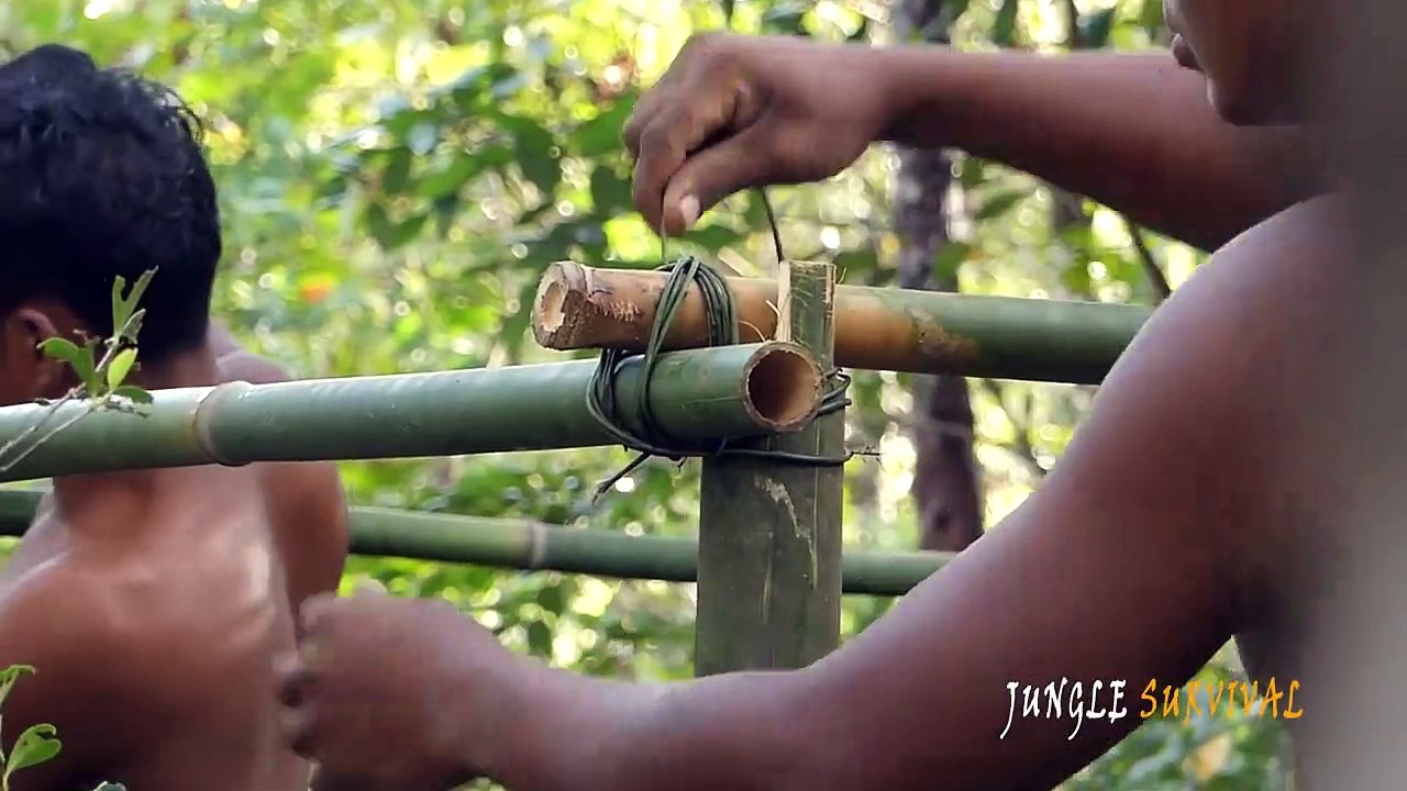 Build the Most Amazing Bamboo Villa Swimming Pool in Deep Jungle by Ancient Skills