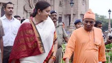 Smriti Irani की Rahul Gandhi को हराने की मन्नत पूरी,14KM पैदल चल पहुंची Siddhivinayak|वनइंडिया हिंदी
