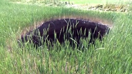 Motosikletiyle giderken obruk oluşumuna şahit oldu - KONYA