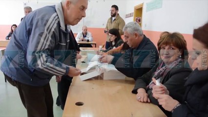 MAQEDONI, PENDAROVSKI DHE SILJANOVSKA PERBALLEN NE BALOTAZH - News, Lajme - Kanali 7