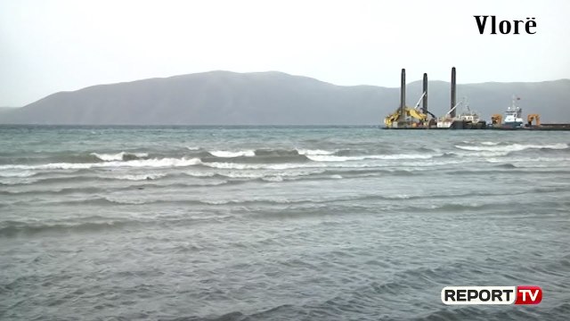 Report TV - Dallgë dhe erë, 'paralizohet lundrimi në Vlorë', situatë e qetë në Durrës