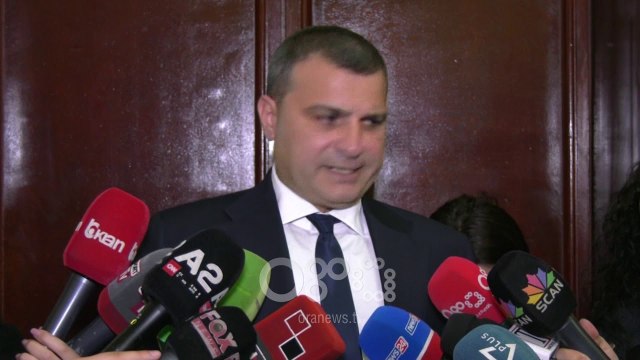 RTV Ora – Grabitja në Rinas, Sejko: Thasëve me para iu hiqet GPS-i në aeroport