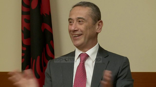 Grabitja, bankat: Të rinisë transporti i valutës jashtë vendit - Top Channel Albania - News - Lajme