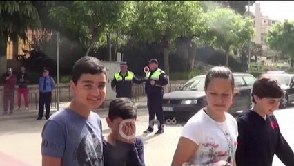 RTV Ora - Kujdes në rrugë! Nxënësit e Beratit sensibilizojnë shoferët të respektojnë sinjalistikat