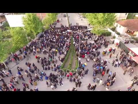 RTV Ora - Pamje me dron nga bllokimi i rrethrrotullimit të Bradasheshit në Fier