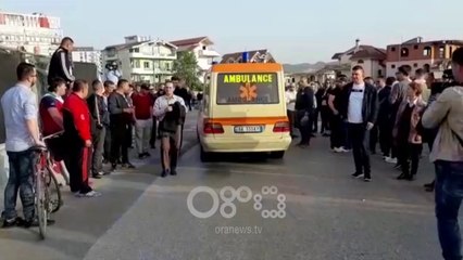 RTV Ora - Protestuesit te rrethrrotullimi "Shqiponja" i hapin rrugën ambulancës
