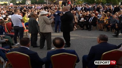 Report TV -Rama batuta me të moshuarin: Do të thonë që je i FRESSH-it