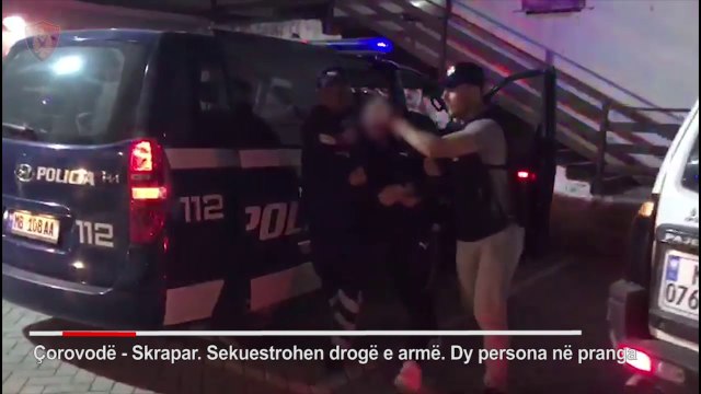 Çorovodë/ Arrestohen në lokal dy persona me armë dhe doza kokaine, e pëson edhe pronari