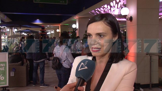 QENDRA KRISTAL MBUSH 11 VJET, FESTE DHE OFERTA PA FUND PER KLIENTET - News, Lajme - Kanali 7